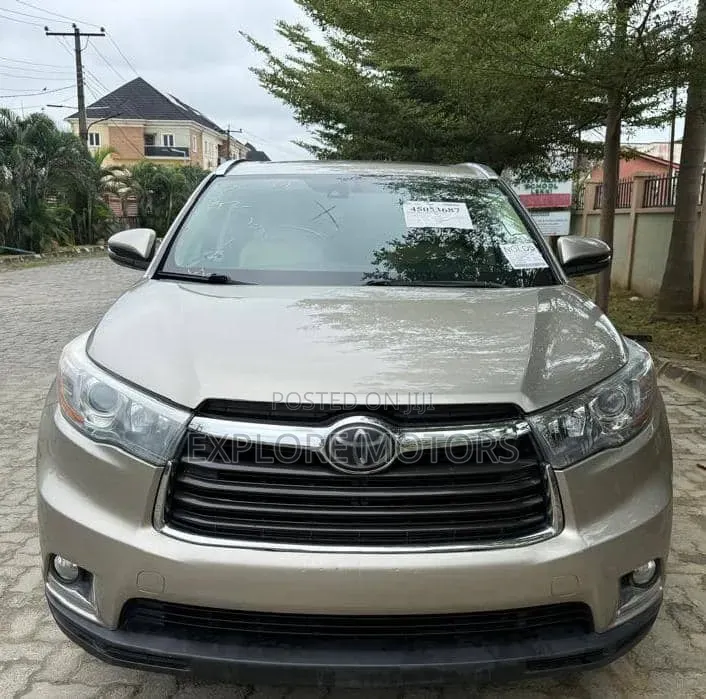 Toyota Highlander 2015 Gold