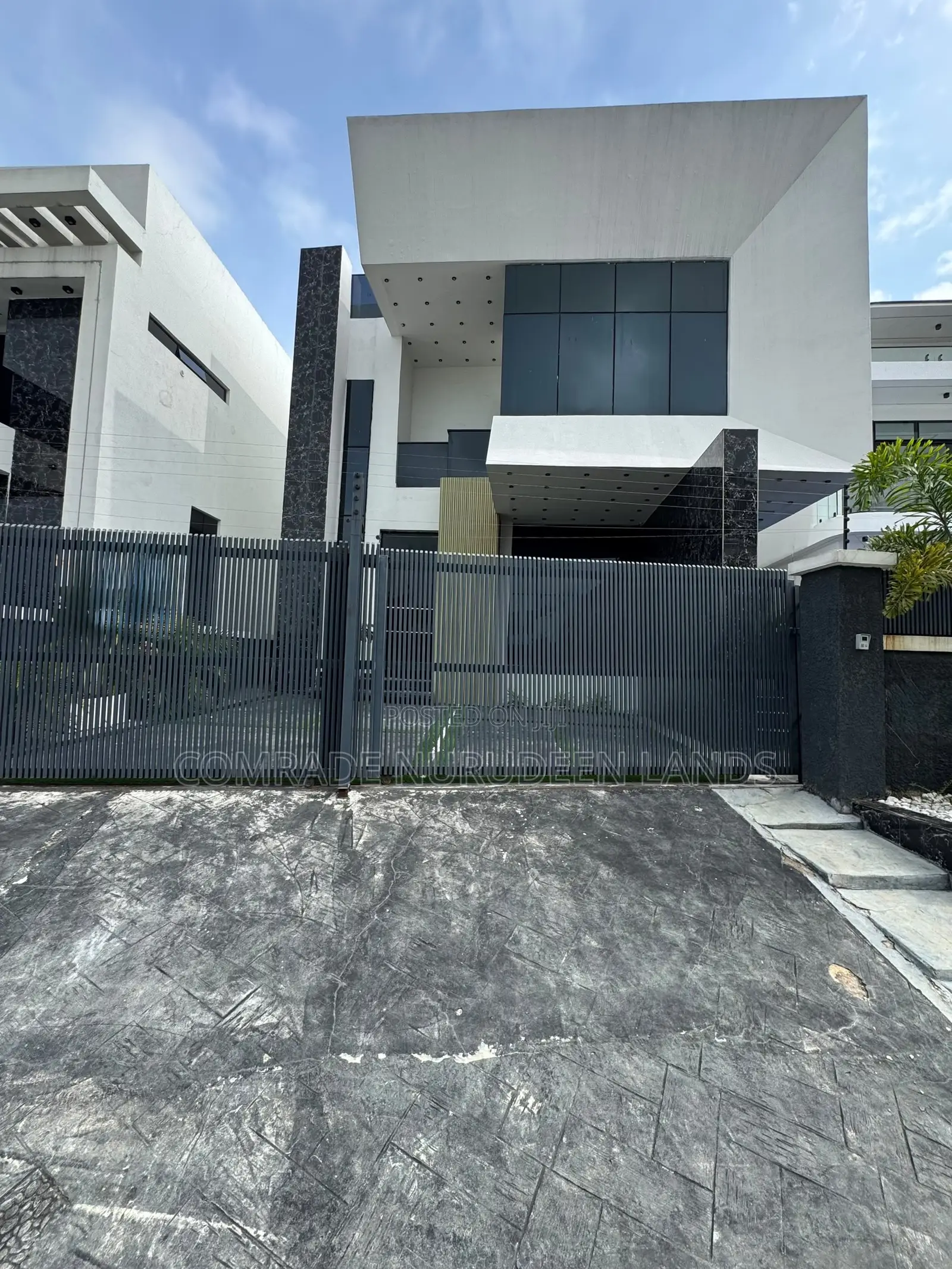 4bdrm Duplex in Chevron for rent