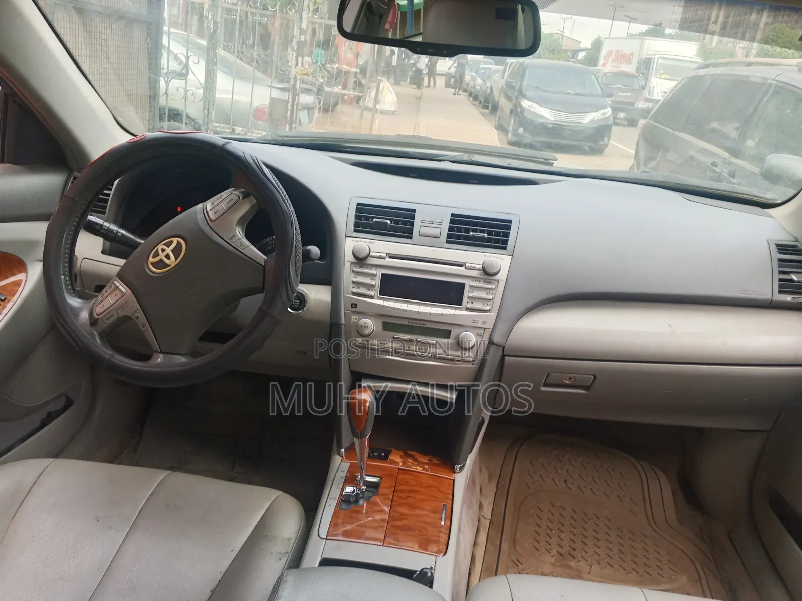 Toyota Camry XLE V6 4dr Sedan (3.5L 6cyl 6AM) 2010 Gray