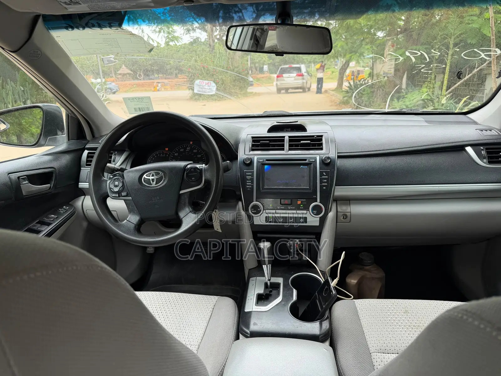 Toyota Camry LE 4dr Sedan (2.5L 4cyl 6A) 2013 Silver