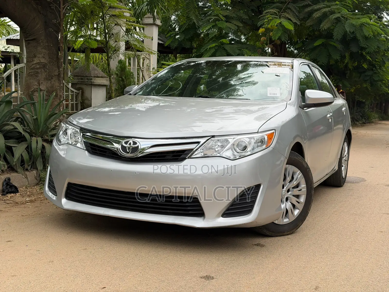 Toyota Camry LE 4dr Sedan (2.5L 4cyl 6A) 2013 Silver