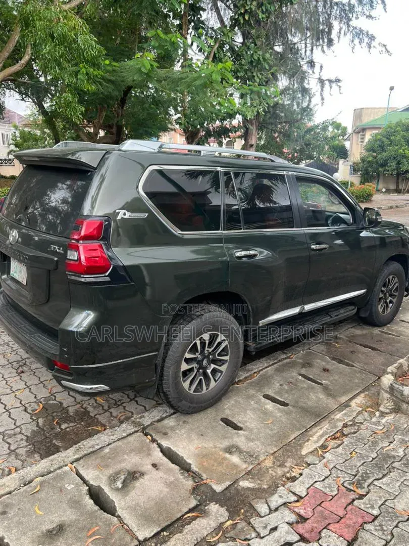 Toyota Land Cruiser Prado 2017 Green
