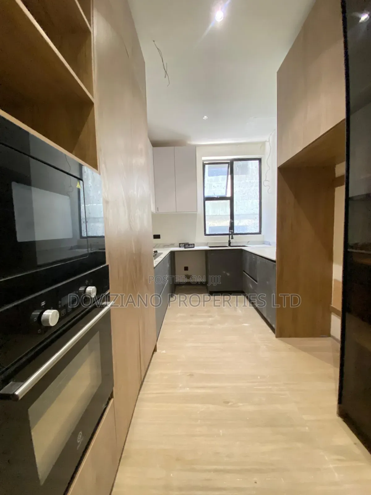 3bdrm Apartment in Lekki Phase 1 for sale