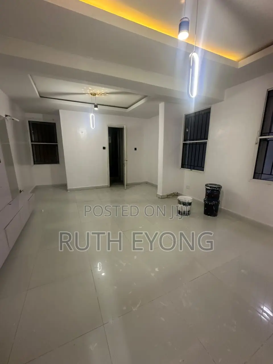 1bdrm Apartment in ๐๐ฑ๐บ๐ถ๐ฟ๐ฎ๐น๐๐ ๐๐ฎ๐, Lekki Phase 1 for rent