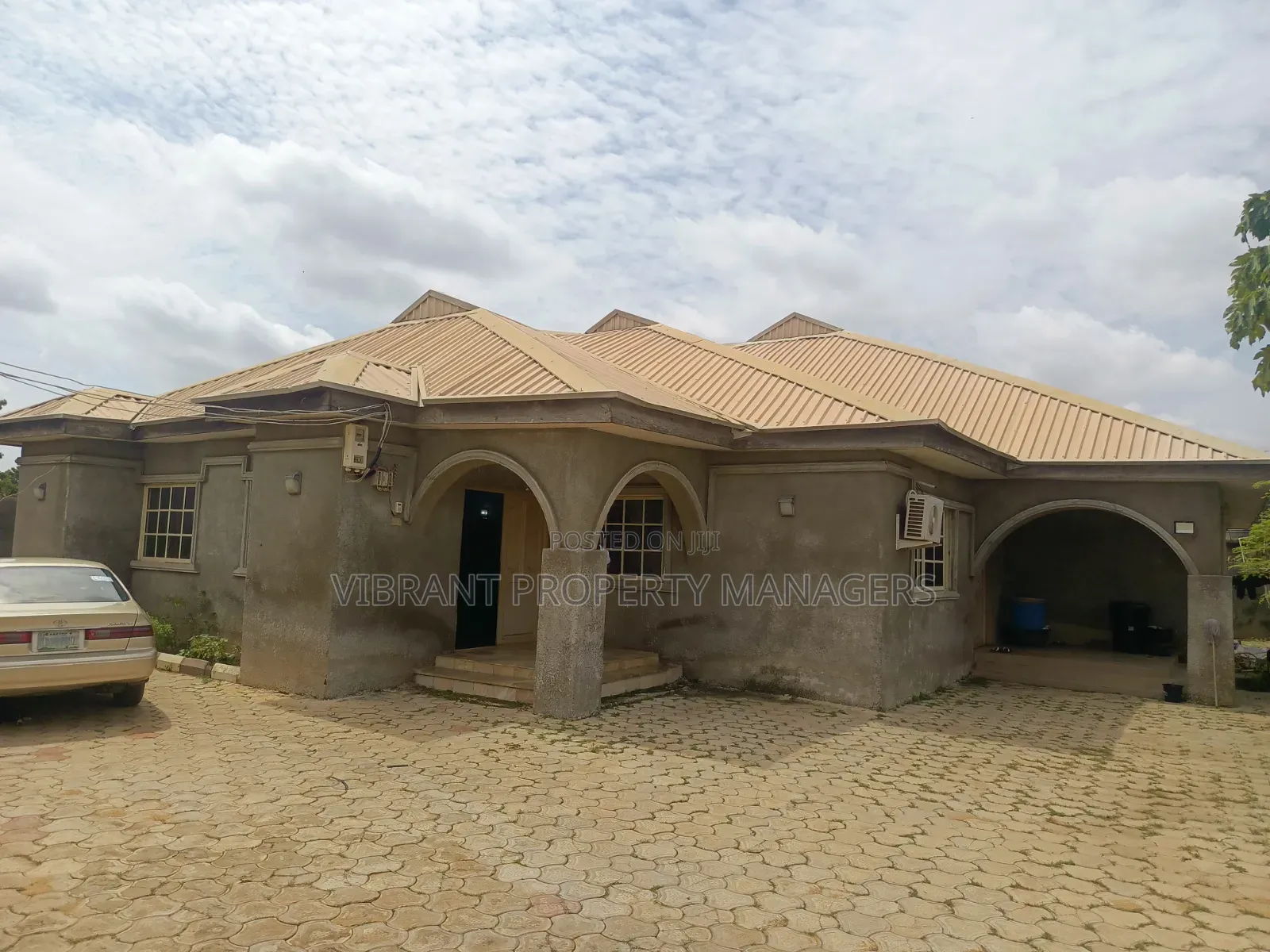 3bdrm Bungalow in High Cost, Kaduna / Kaduna State for sale