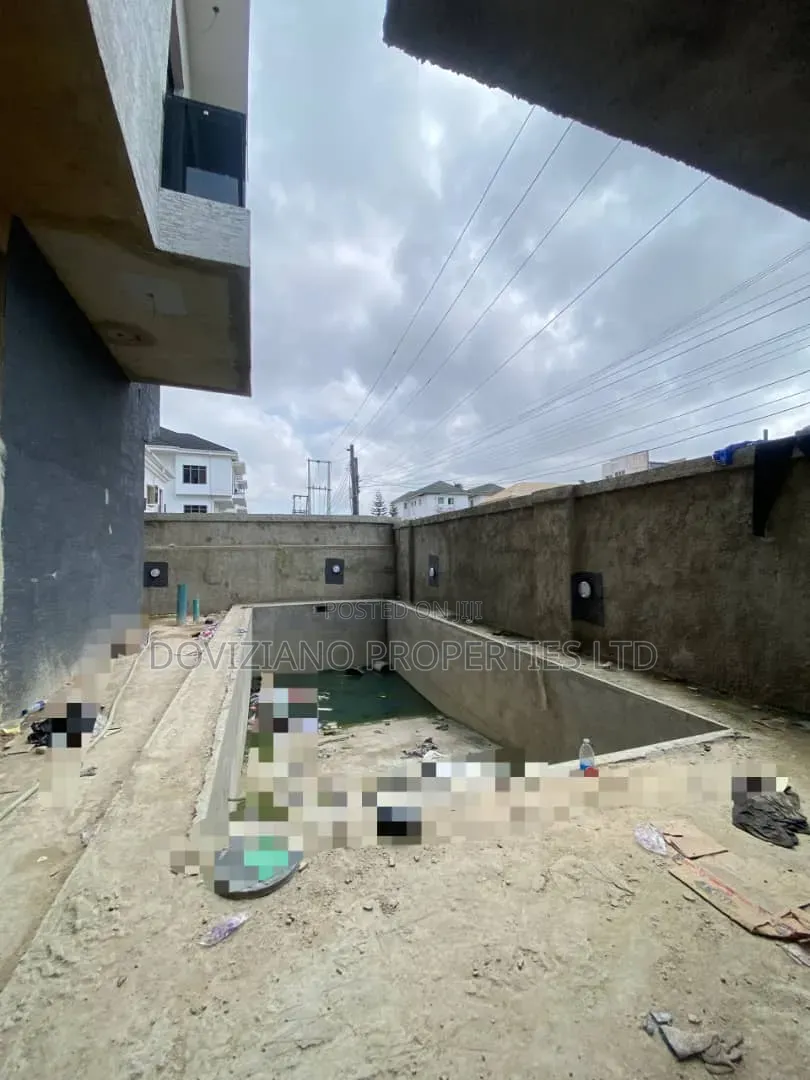 3bdrm Apartment in Victoria Island Extension for sale
