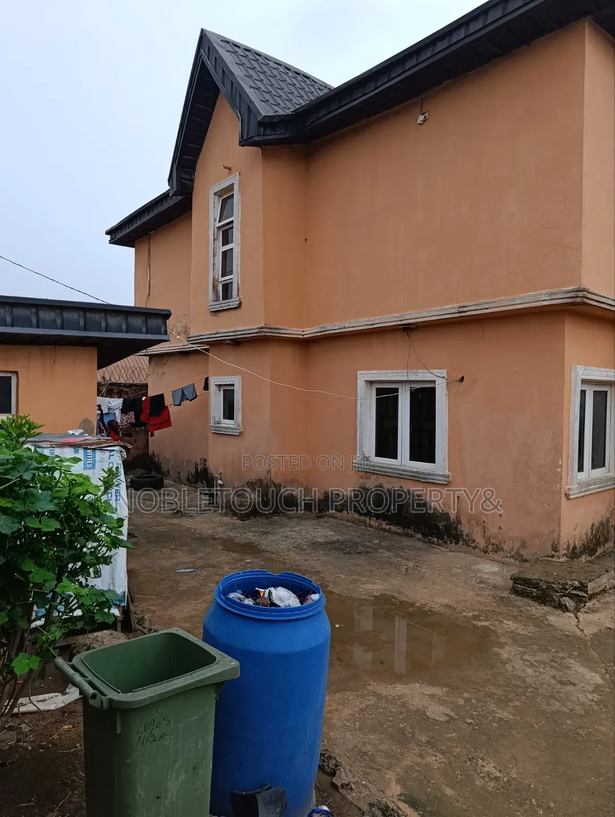 3bdrm Block of Flats in Ishitu Road Egan, Akesan for sale