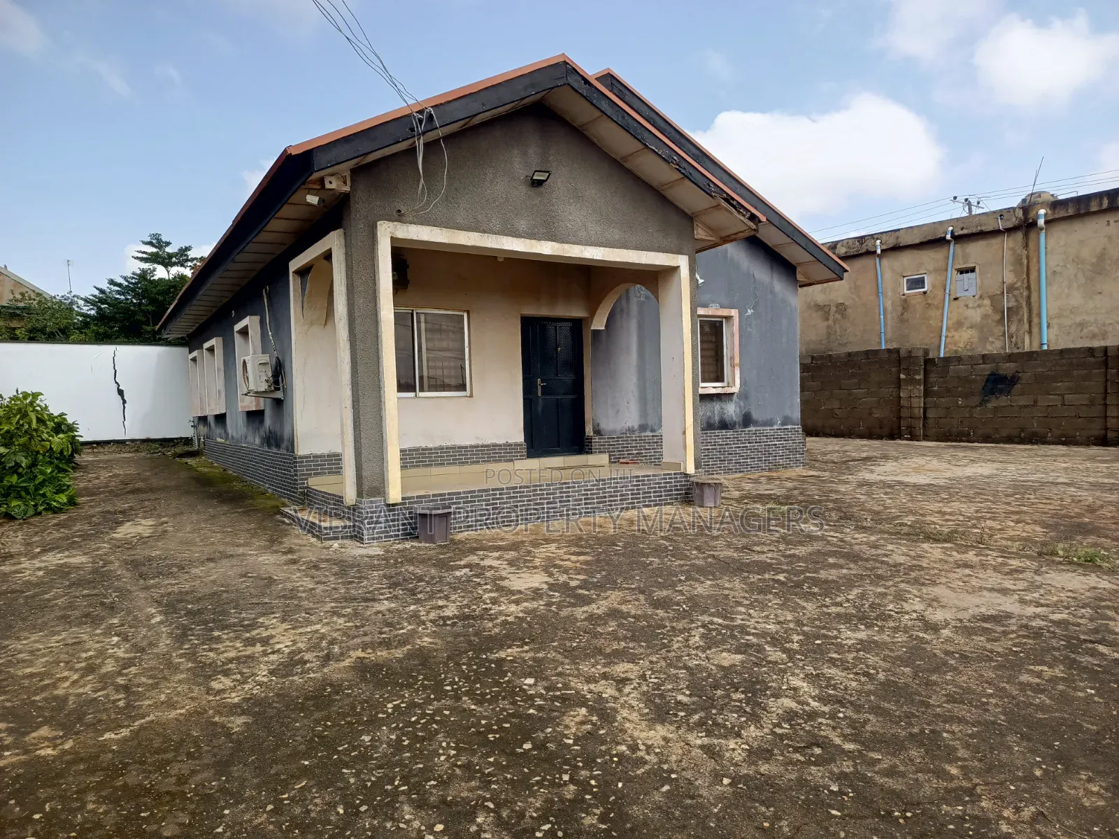 3bdrm Bungalow in Medium Income Estate for rent