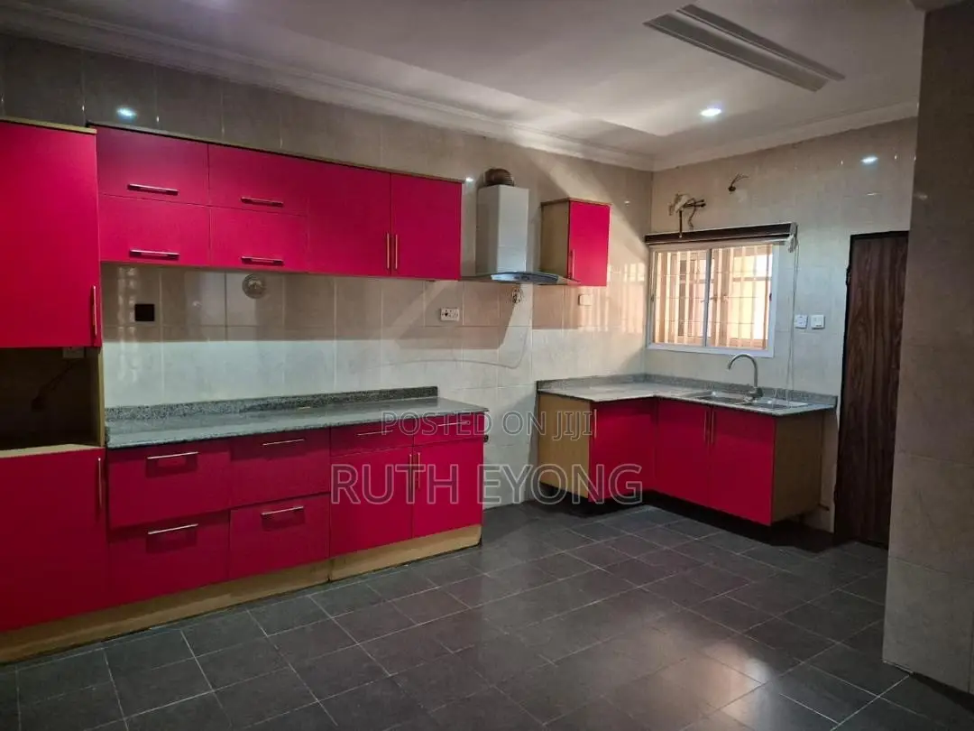 4bdrm House in Lekki Phase I Lagos for rent