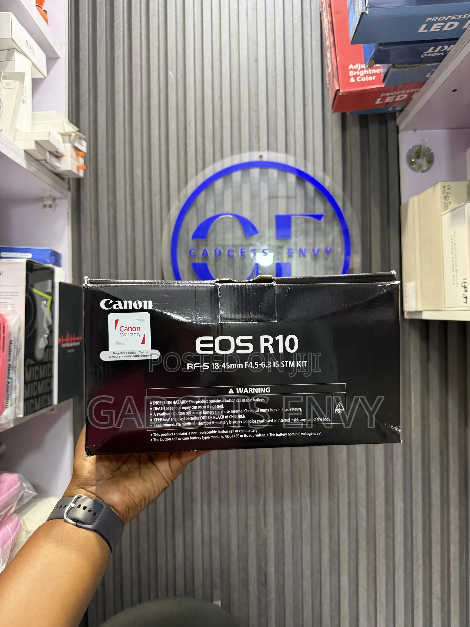 Canon Eos R10 With 18-45mm Kit Lens