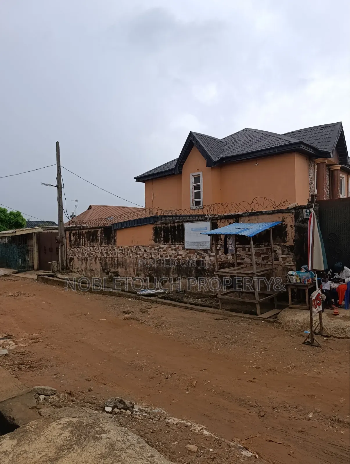 3bdrm Block of Flats in Ishitu Road Egan, Akesan for sale