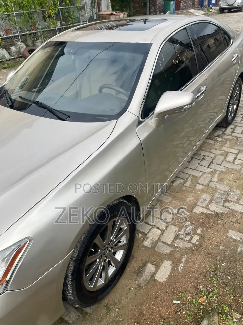 Lexus ES 350 2010 Gold