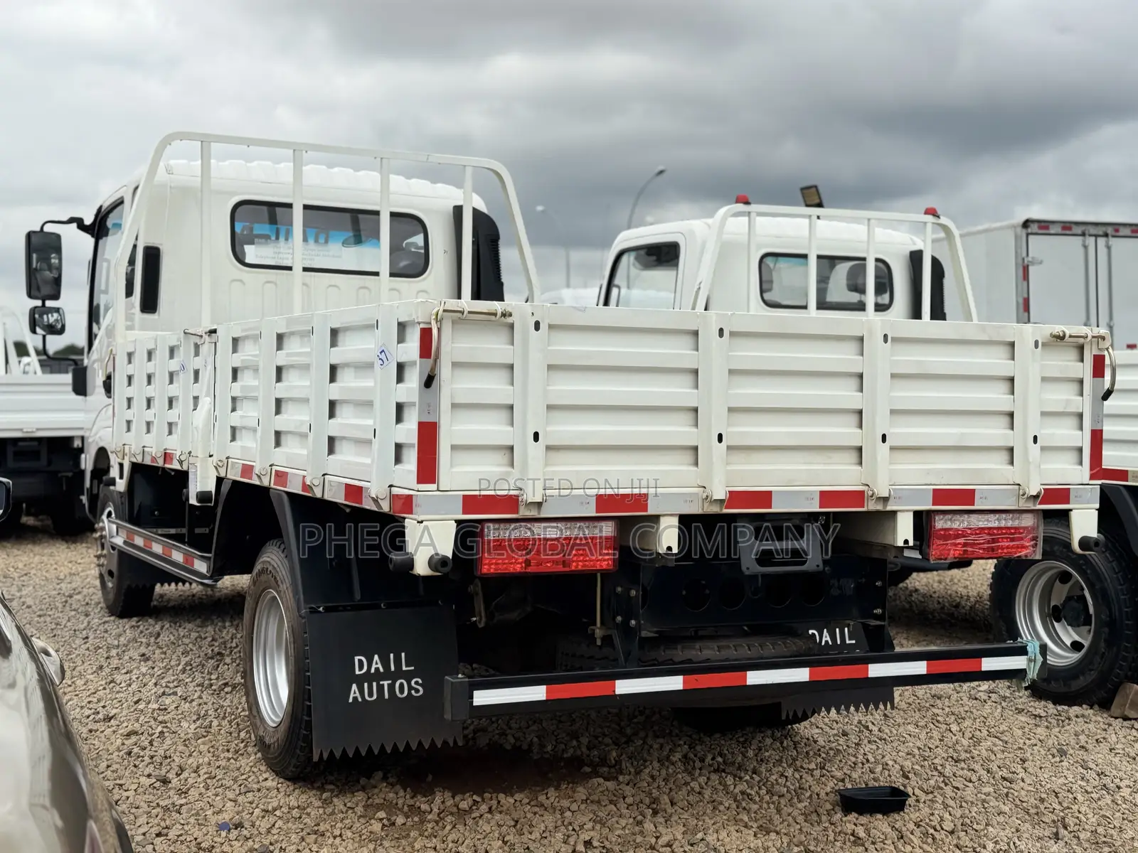 T - King Truck Simi Double Cabin