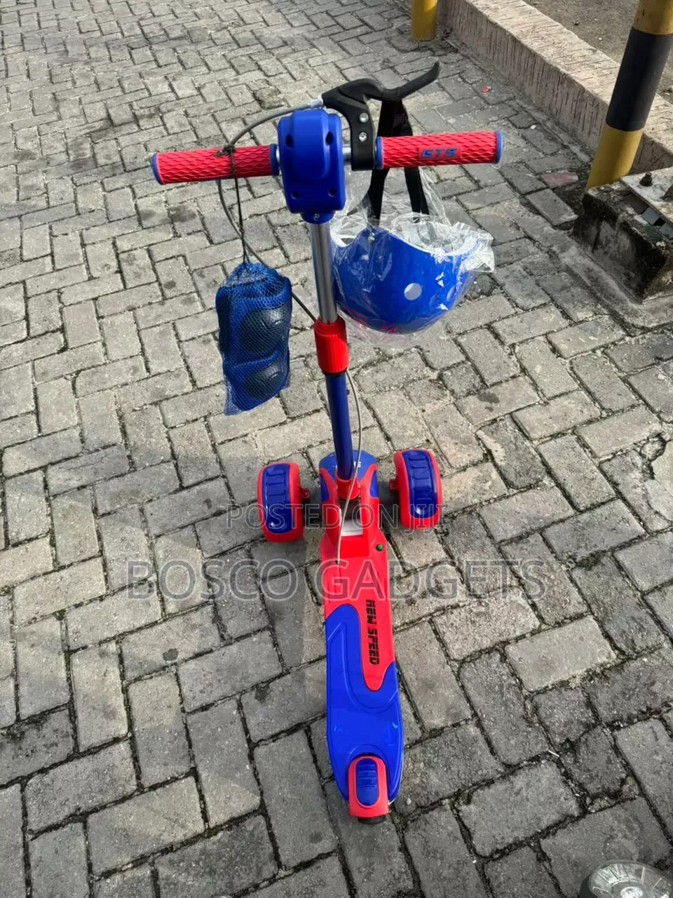 Kids 3-Wheel Scooter – Free Helmet Protective Gear