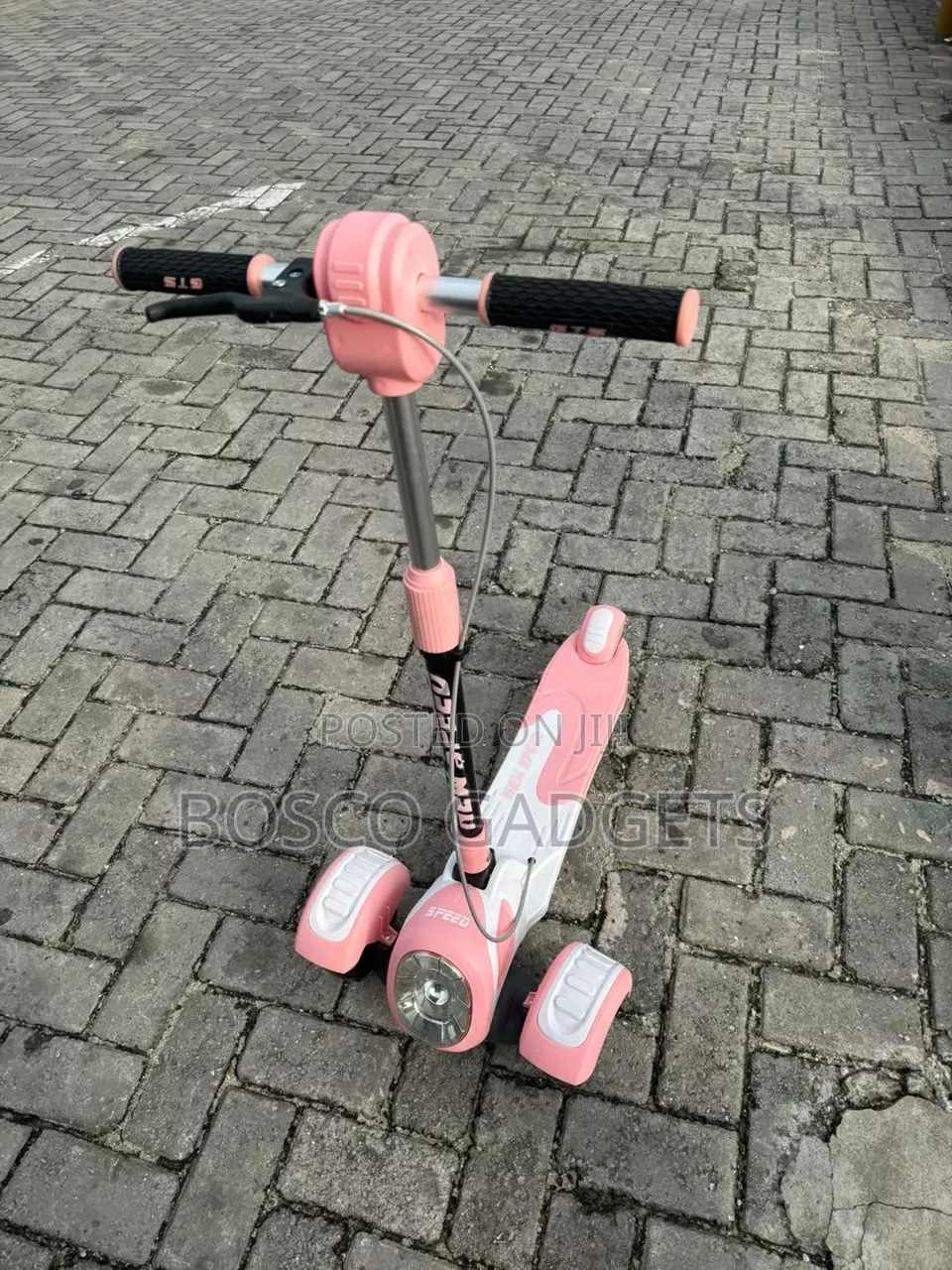 3-Wheel Kids Scooter + FREE Helmet Protectors