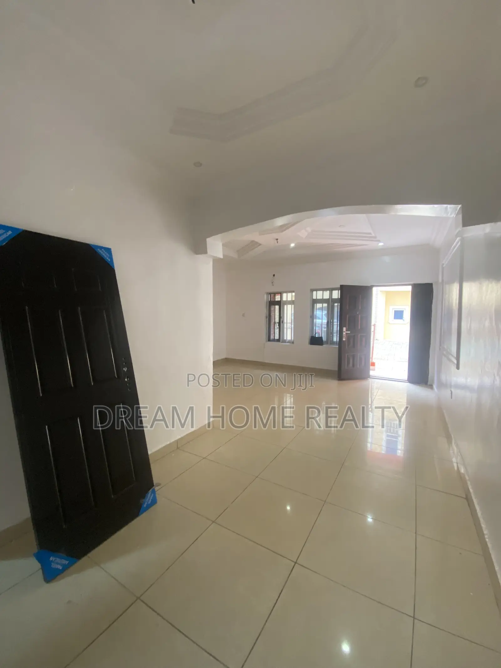 3bdrm Apartment in Chevron for rent