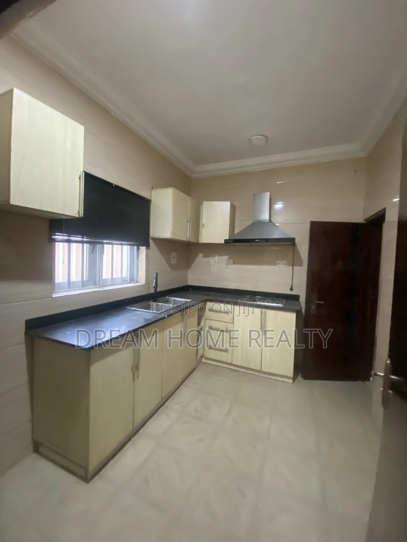 3bdrm Apartment in Chevron for rent