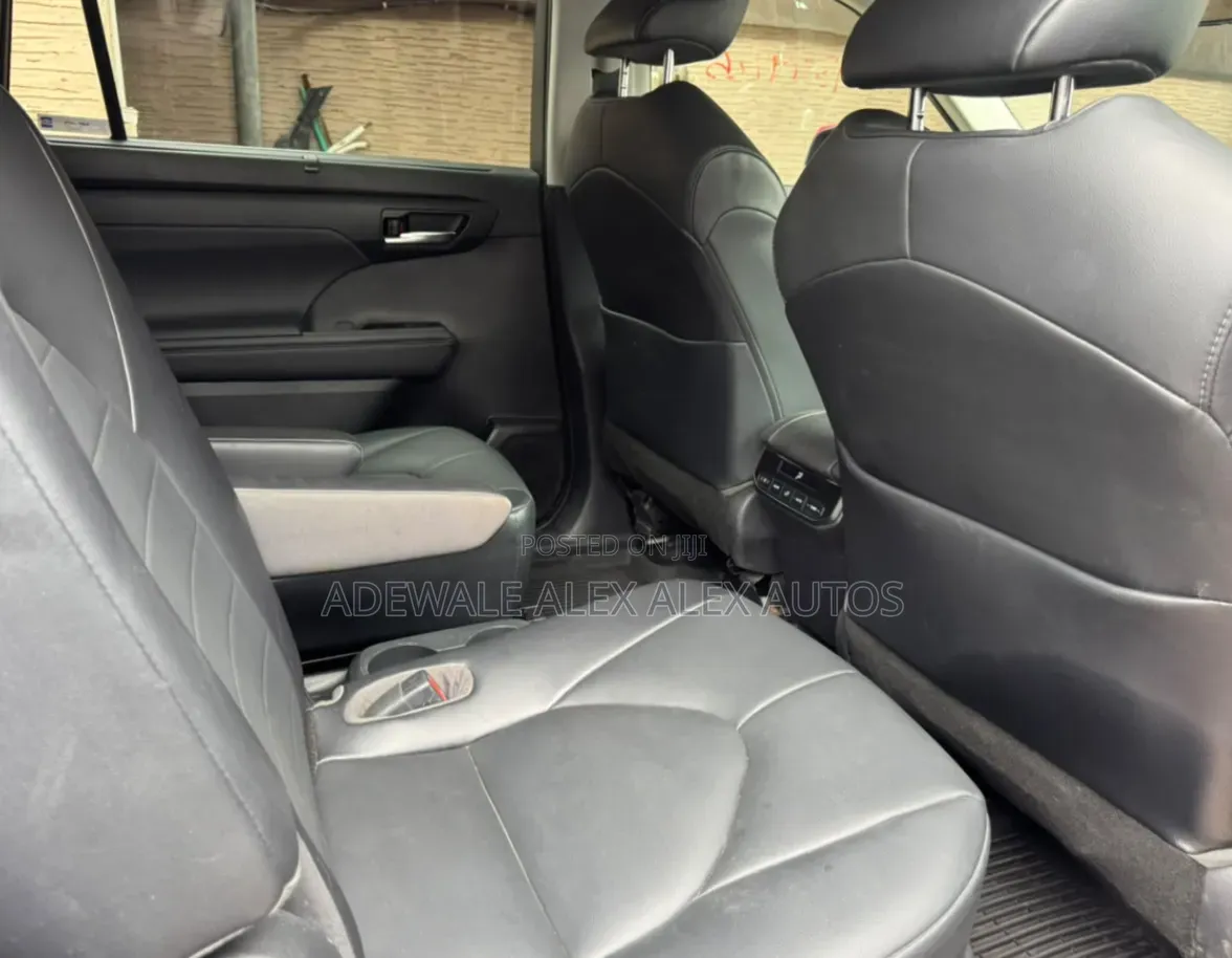 Toyota Highlander XLE 2021 Burgundy