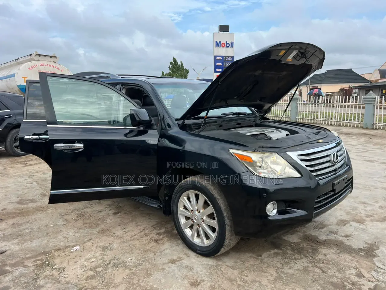 Lexus LX 570 2010 Black