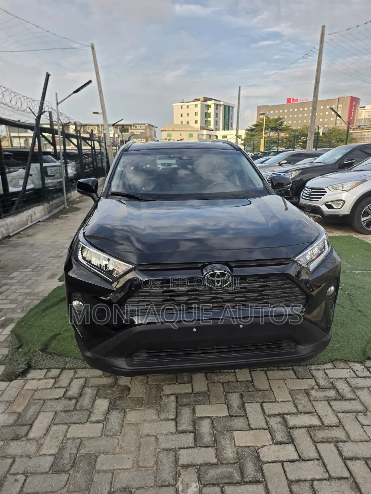 Toyota RAV4 XLE Premium AWD 2019 Black