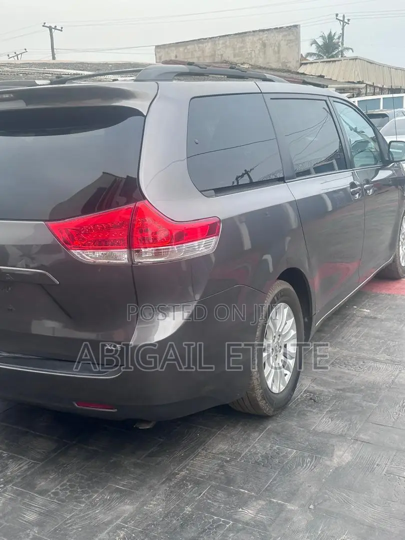 Toyota Sienna XLE 8 Passenger 2011 Gray