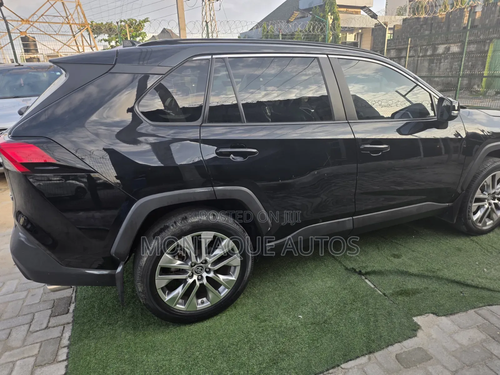Toyota RAV4 XLE Premium AWD 2019 Black