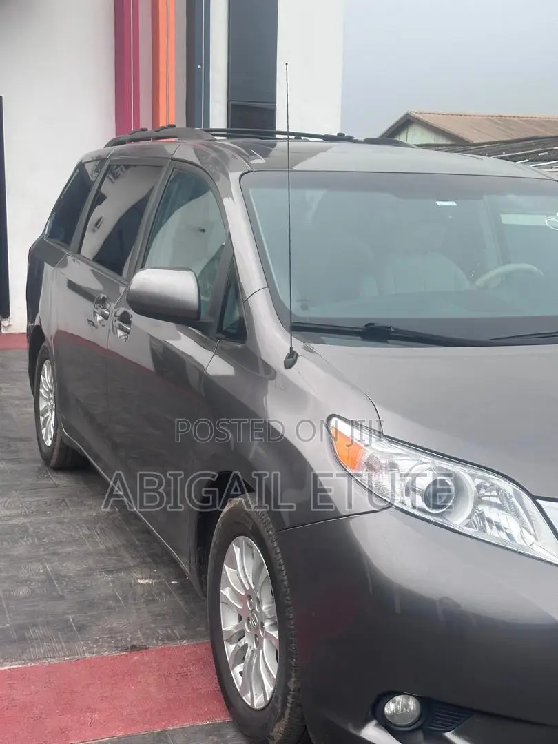 Toyota Sienna XLE 8 Passenger 2011 Gray