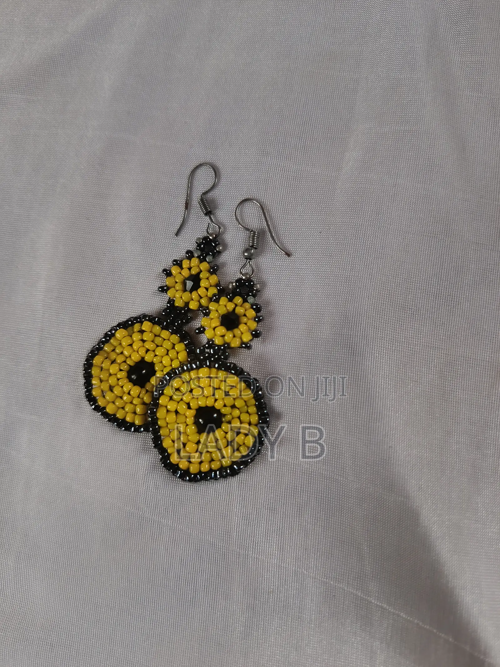 Trendy Dangling Earthy Sunflower-Inspired Beaded Earrings