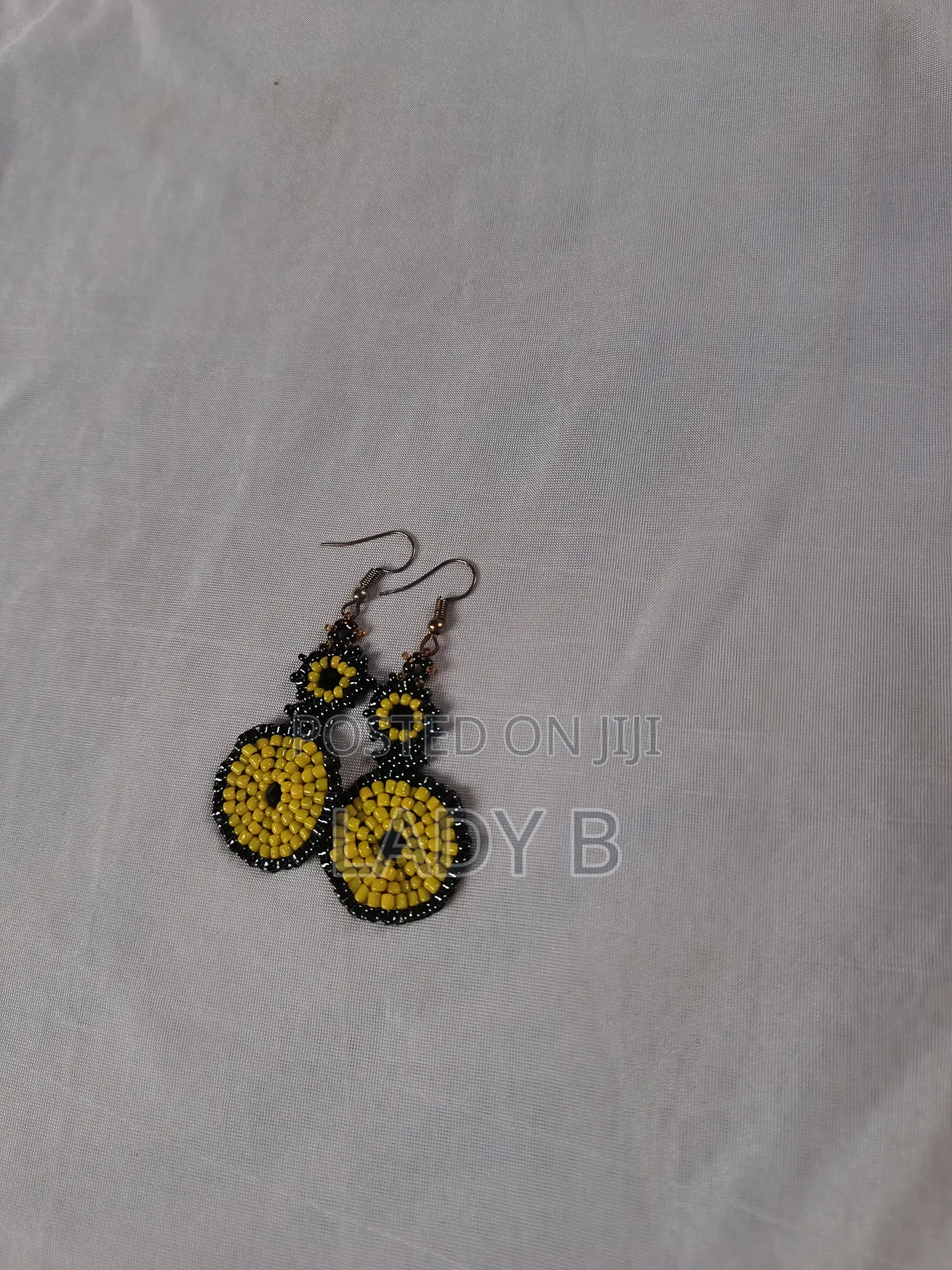 Trendy Dangling Earthy Sunflower-Inspired Beaded Earrings