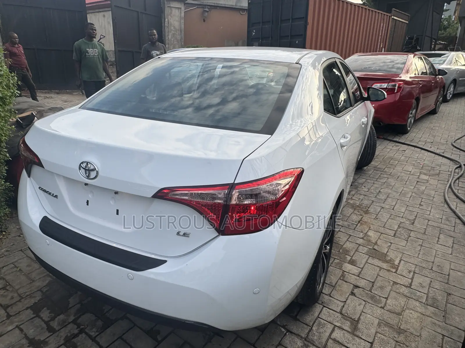Toyota Corolla LE 4dr Sedan (1.8L 4cyl CVT) 2017 White