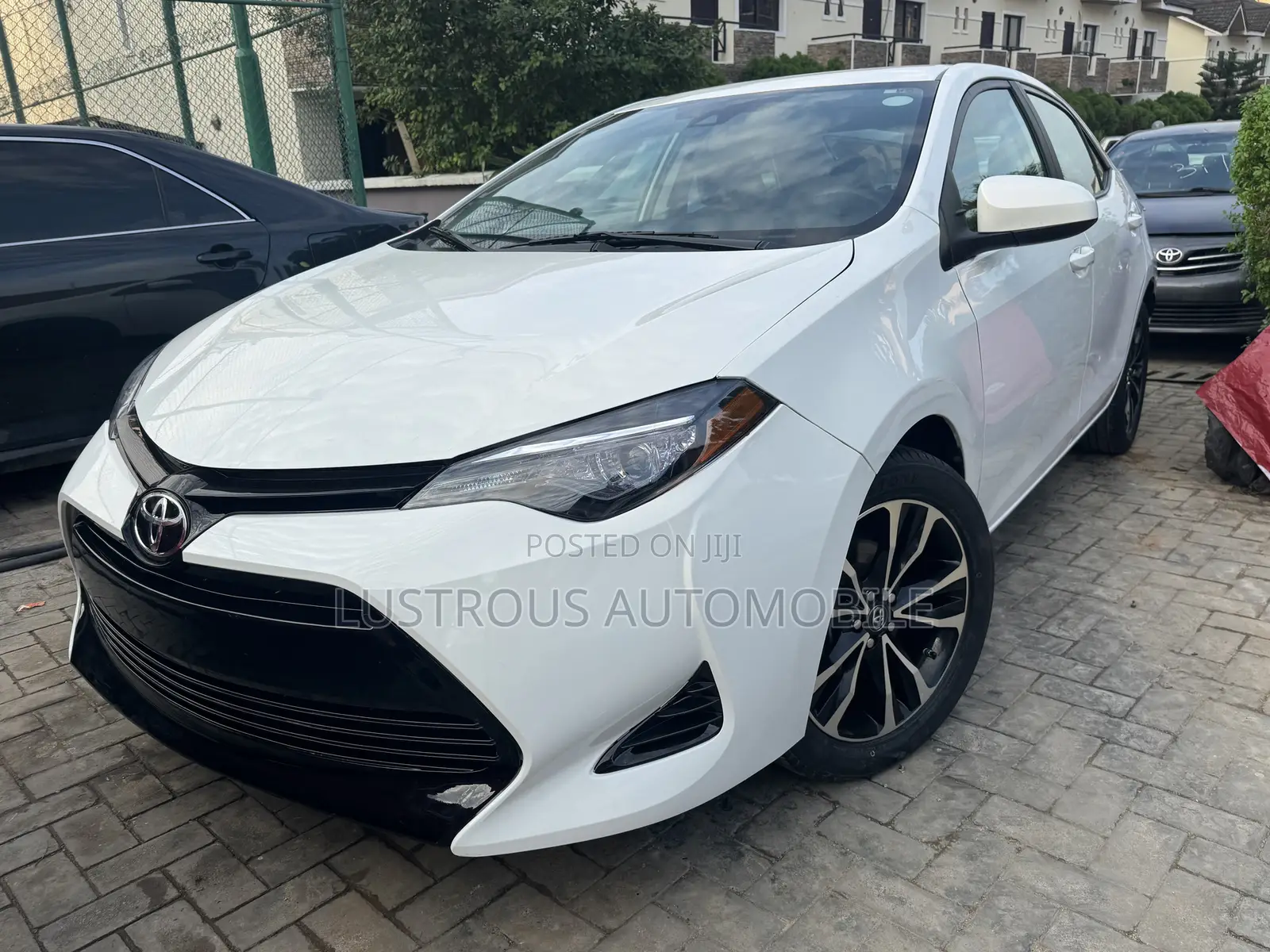 Toyota Corolla LE 4dr Sedan (1.8L 4cyl CVT) 2017 White