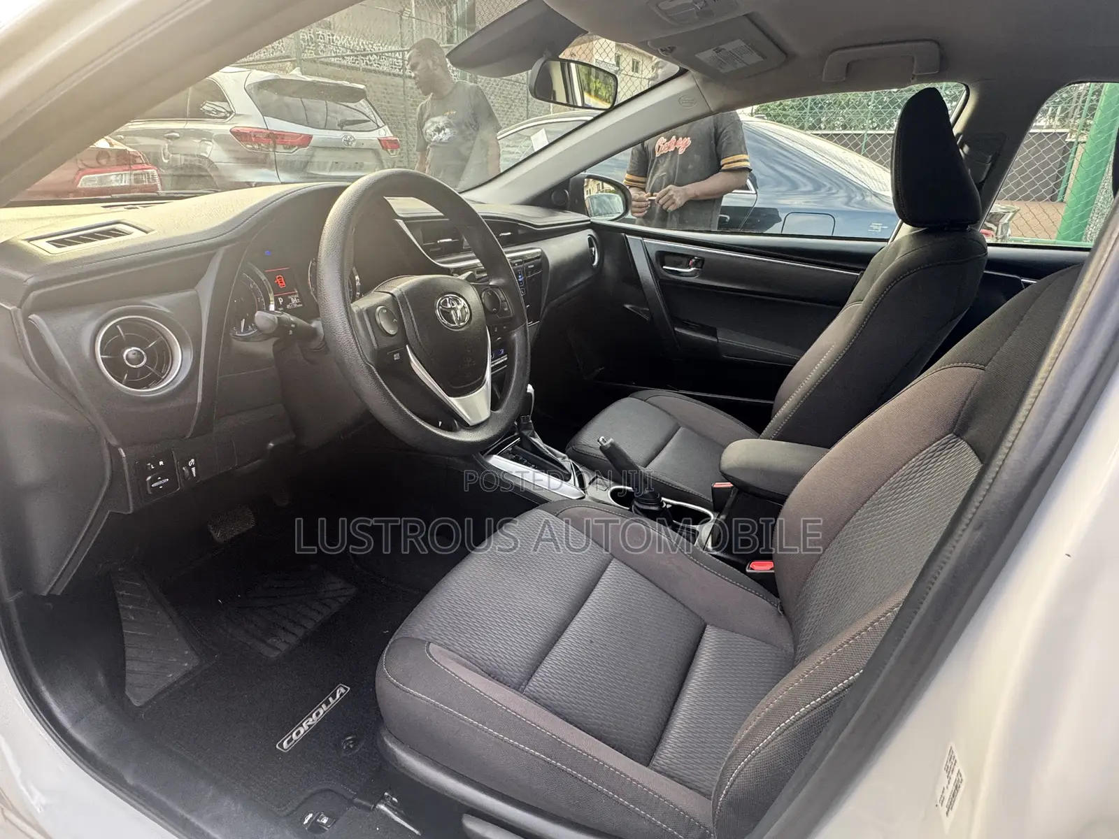 Toyota Corolla LE 4dr Sedan (1.8L 4cyl CVT) 2017 White