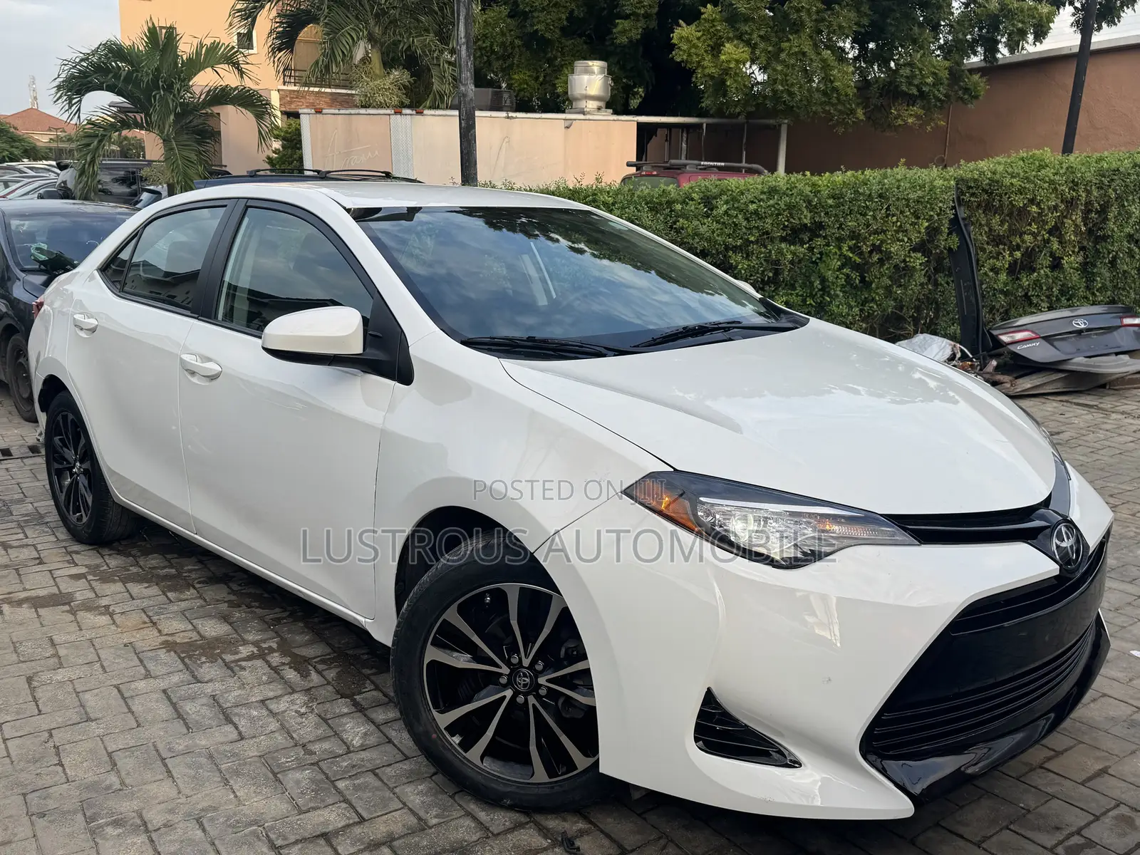 Toyota Corolla LE 4dr Sedan (1.8L 4cyl CVT) 2017 White
