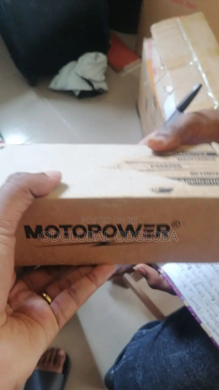 Motopower 12V Car Battery Charger, Brand New