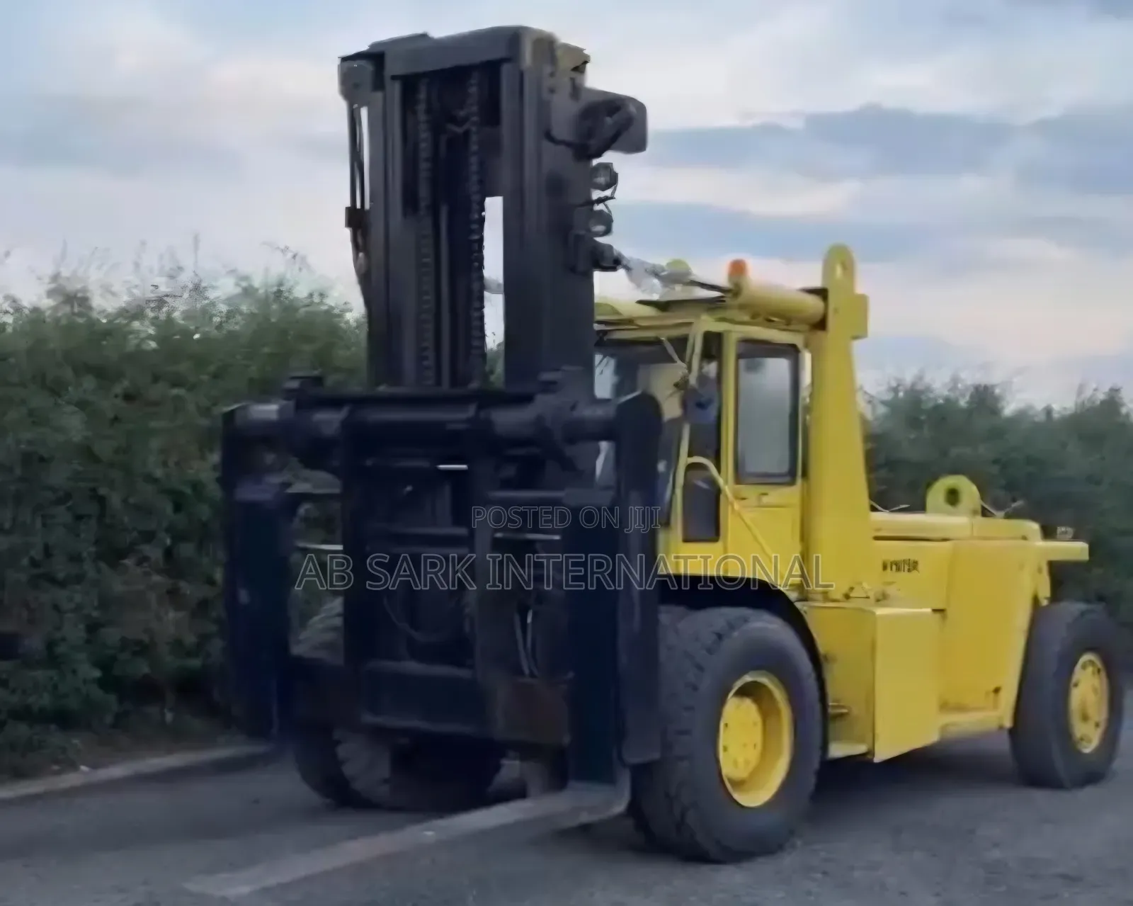 Hyster Diesel Forklift 
25 Tons