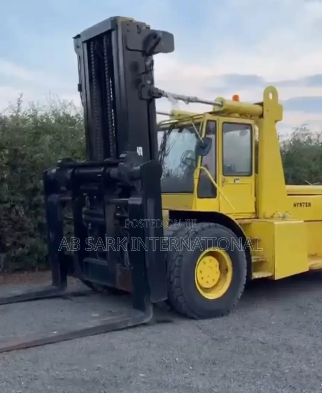 Hyster Diesel Forklift 
25 Tons