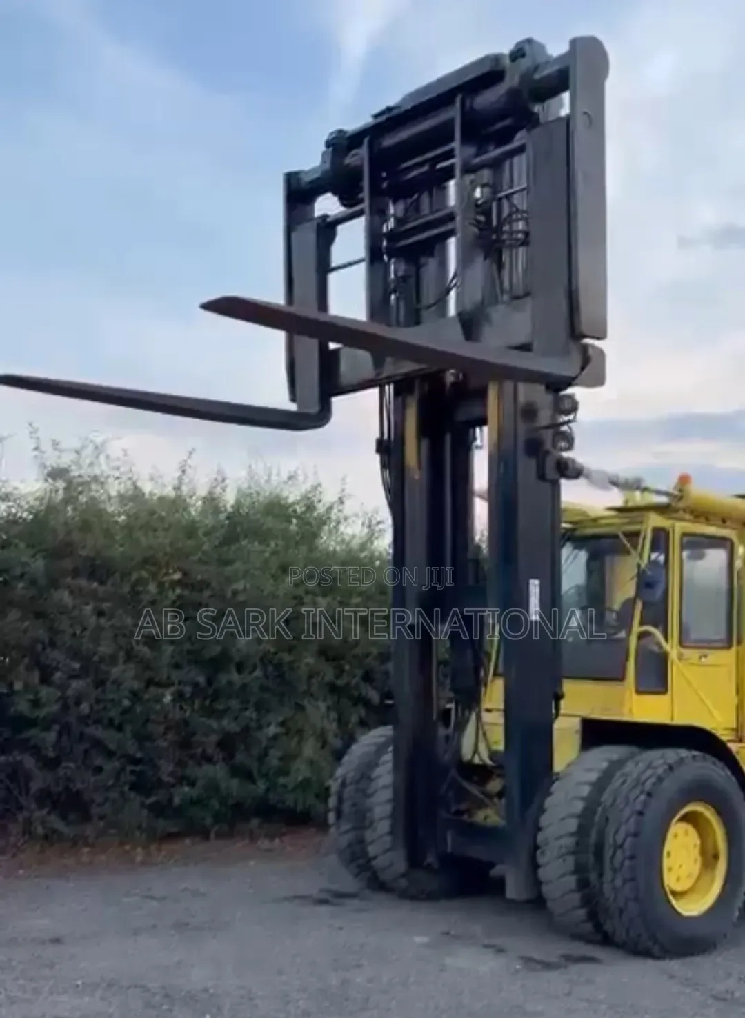 Hyster Diesel Forklift 
25 Tons