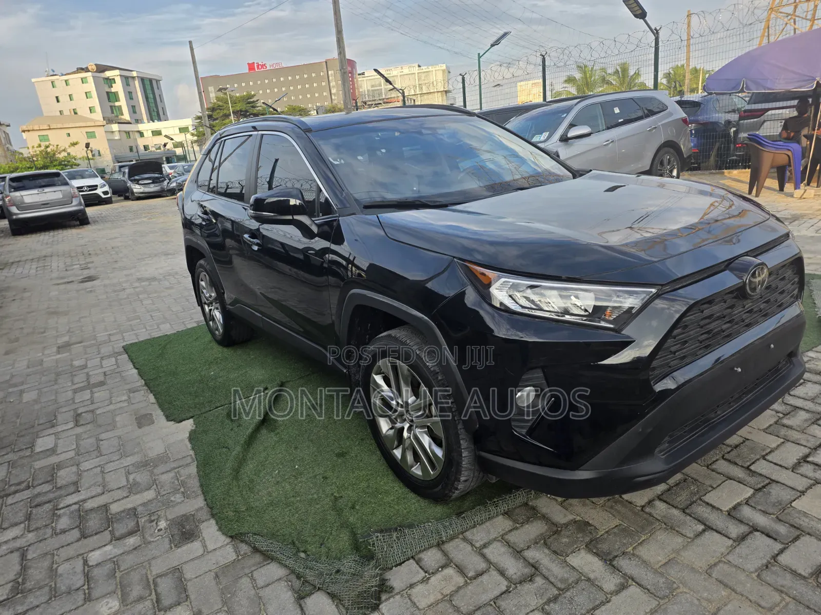 Toyota RAV4 XLE Premium AWD 2019 Black