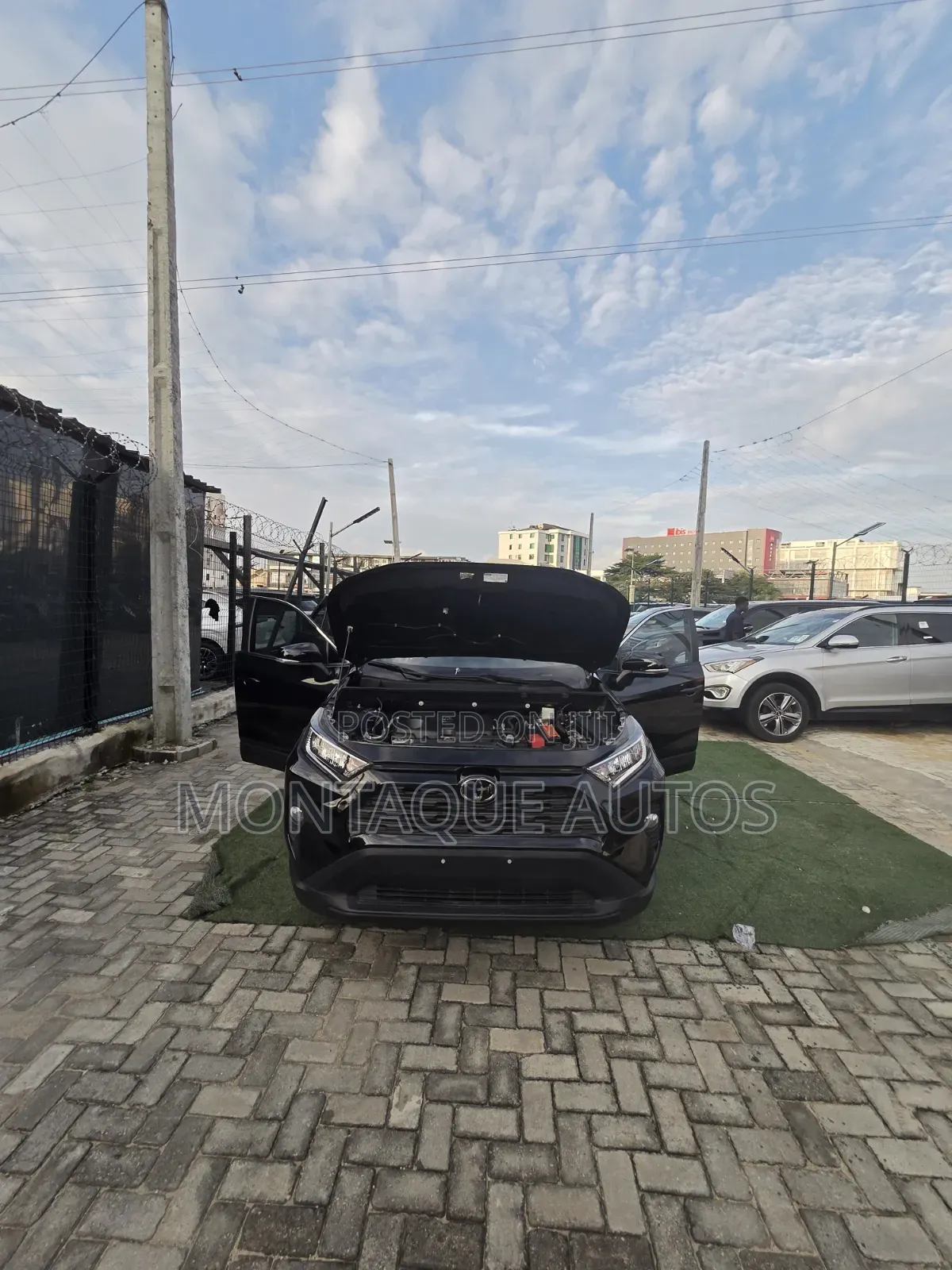 Toyota RAV4 XLE Premium AWD 2019 Black