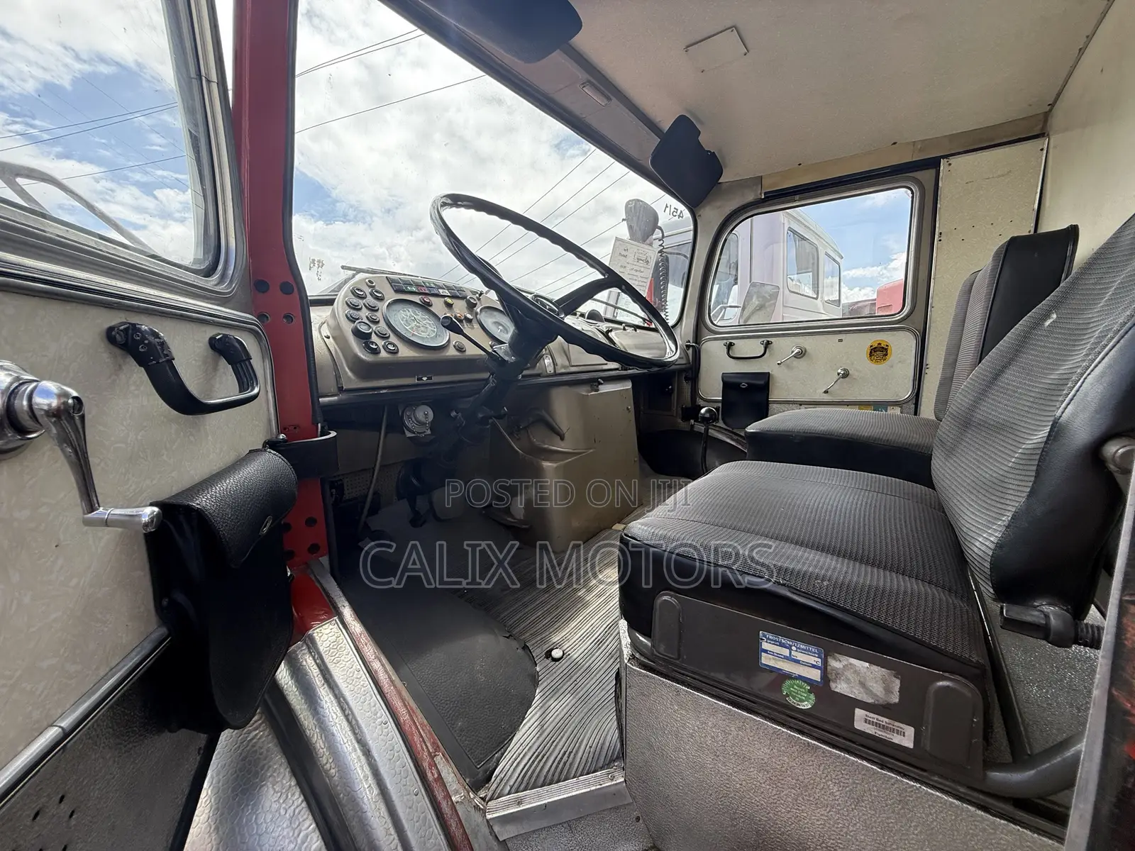 Foreign Used Mercedes Benz 1113 Fire Service Dump Truck.