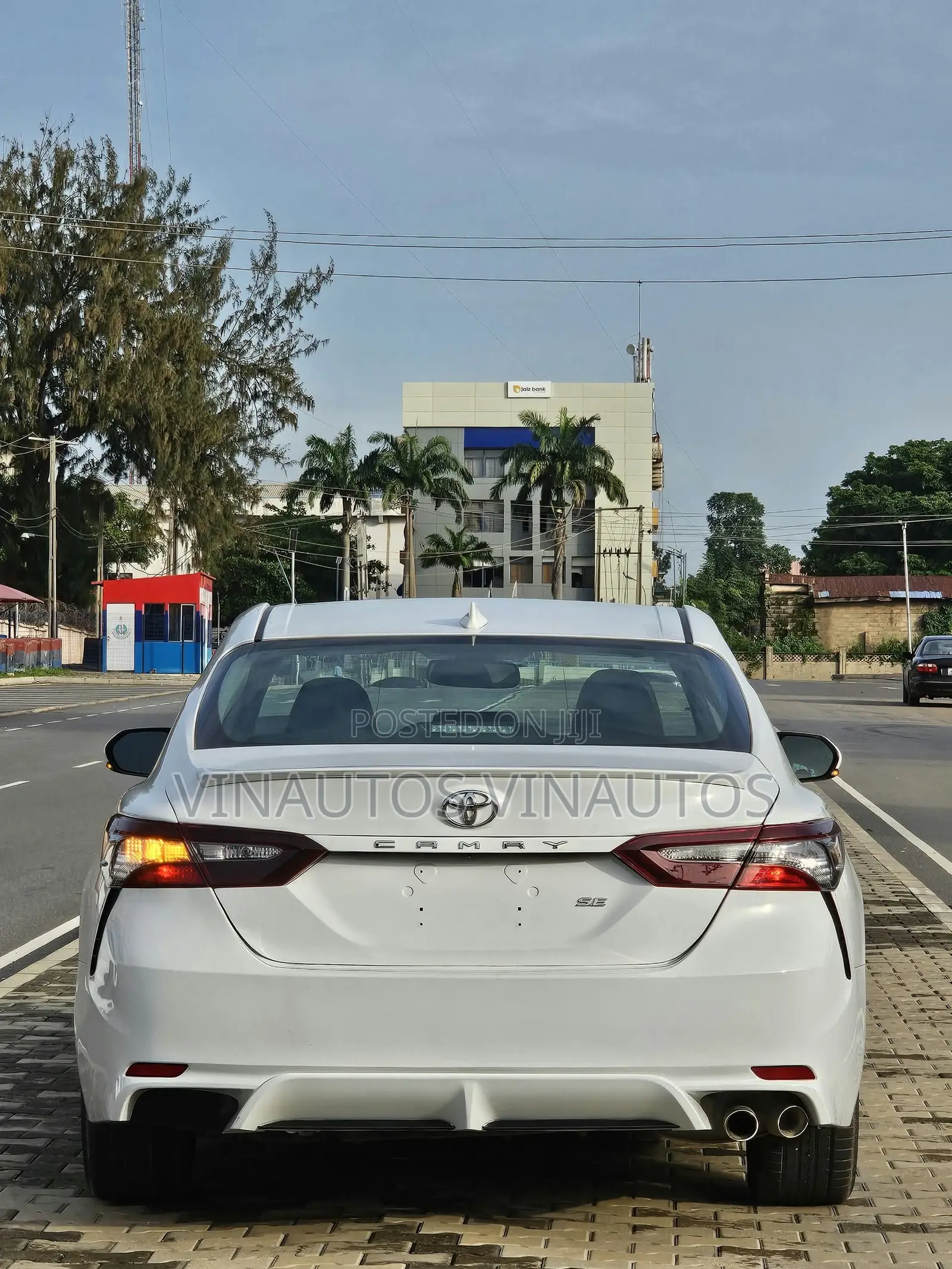 Toyota Camry 2019 White