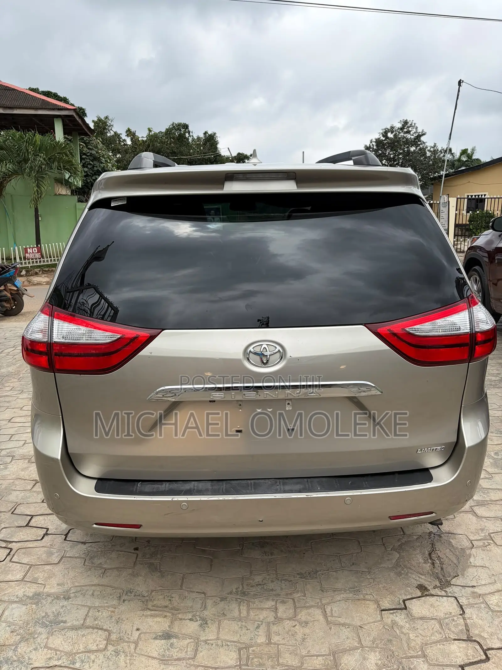 Toyota Sienna Limited 7-Passenger 4dr Minivan (3.5L 6cyl 6A) 2015 Gold