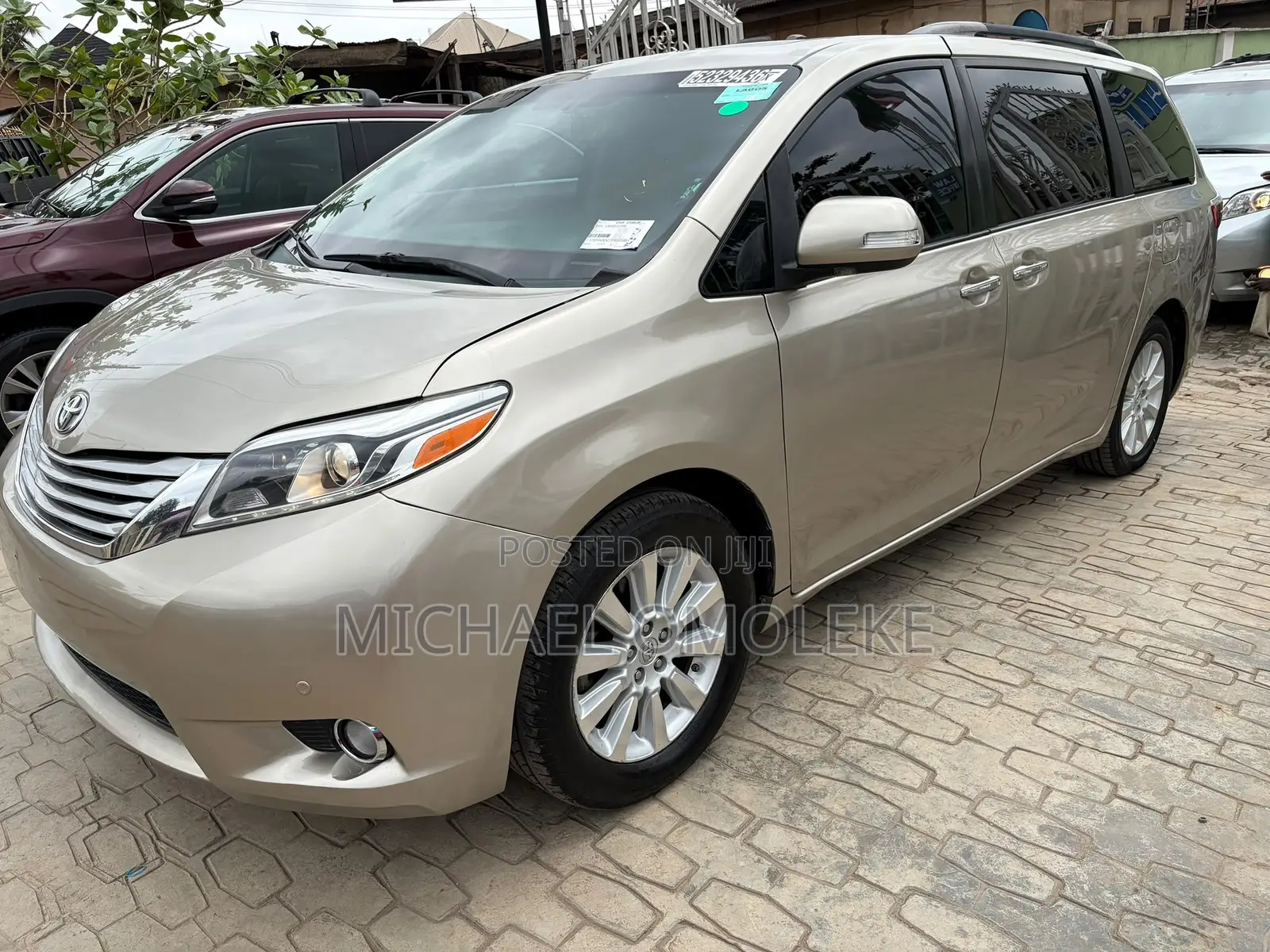 Toyota Sienna Limited 7-Passenger 4dr Minivan (3.5L 6cyl 6A) 2015 Gold