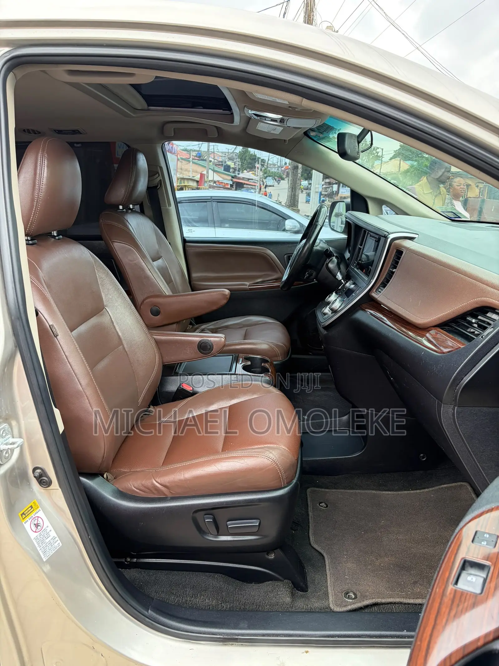 Toyota Sienna Limited 7-Passenger 4dr Minivan (3.5L 6cyl 6A) 2015 Gold
