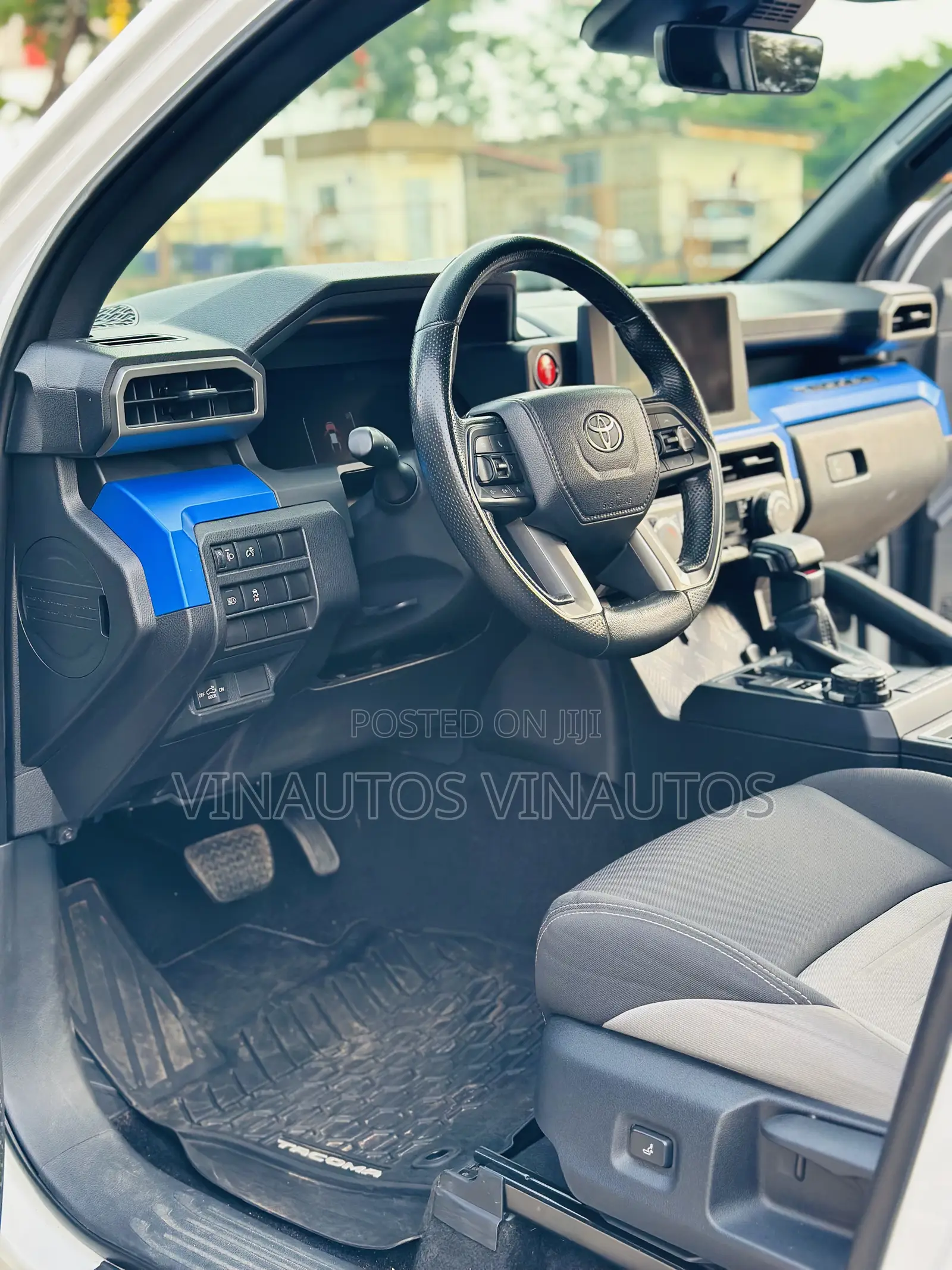 Toyota Tacoma 2024 White