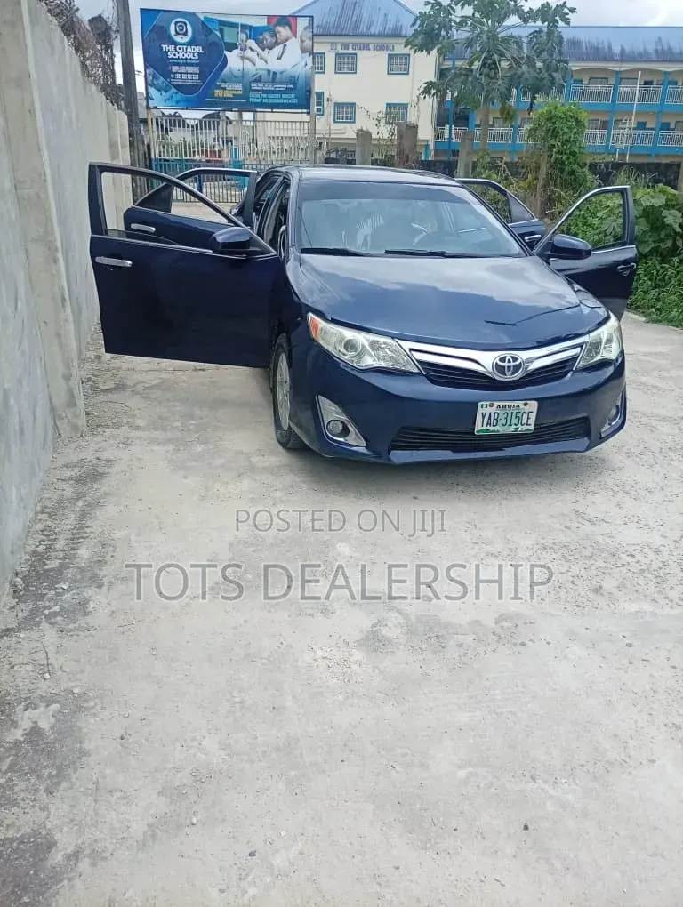 Toyota Camry LE 4dr Sedan (2.5L 4cyl 6A) 2012 Blue