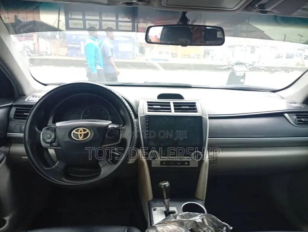 Toyota Camry LE 4dr Sedan (2.5L 4cyl 6A) 2012 Blue