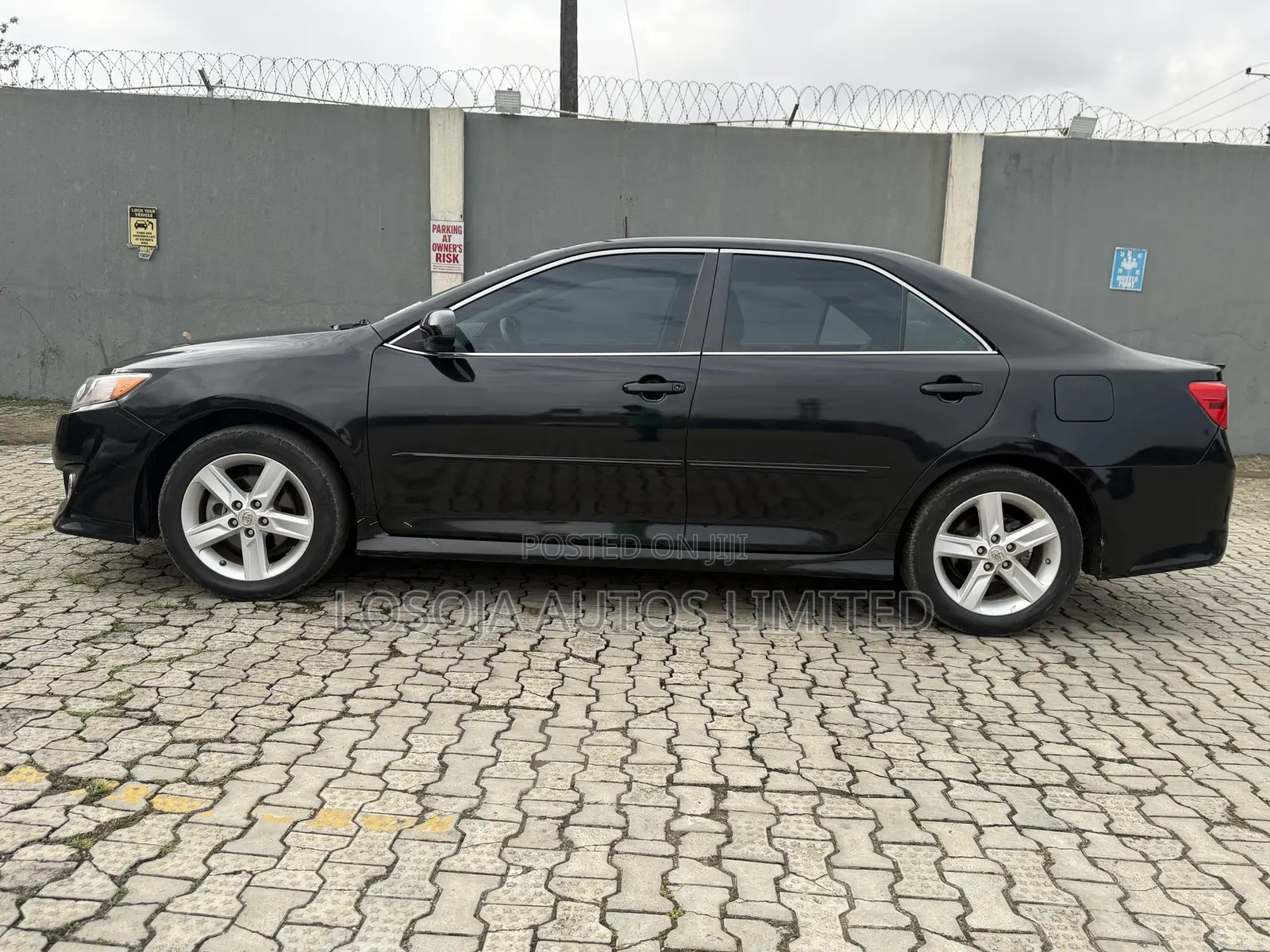 Toyota Camry SE 4dr Sedan (2.5L 4cyl 6A) 2013 Black