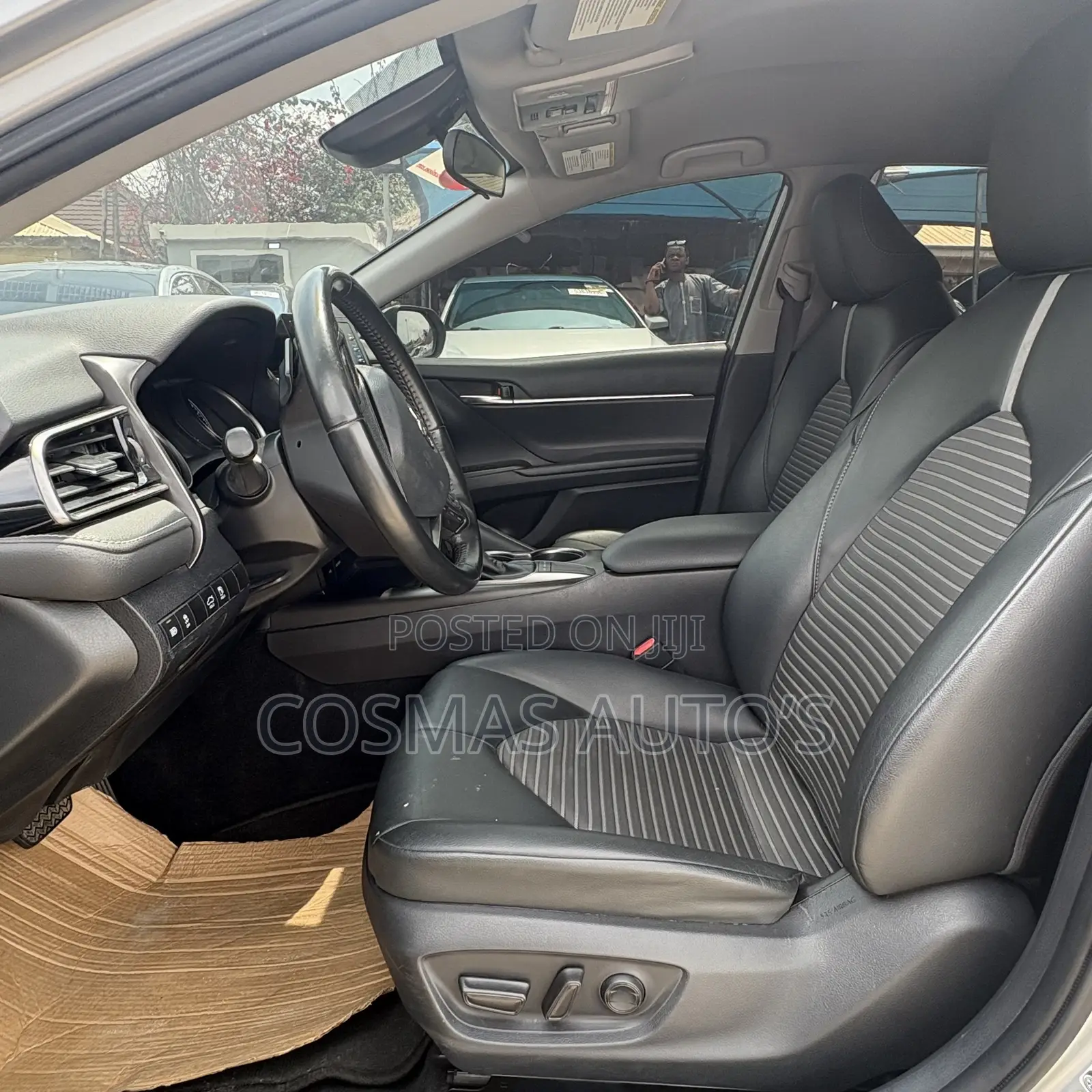 Toyota Camry SE 2022 Gray
