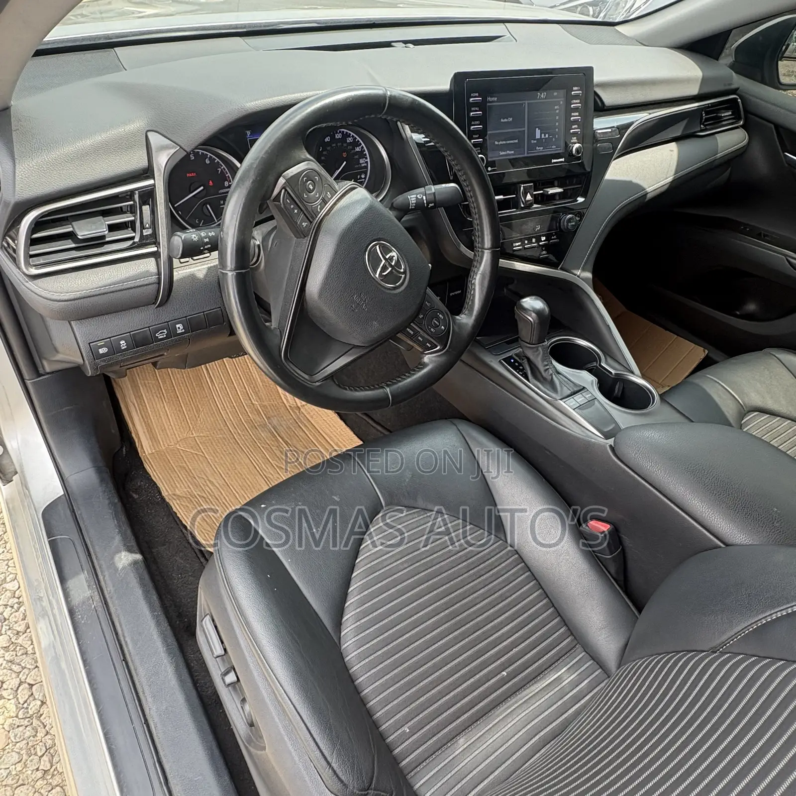 Toyota Camry SE 2022 Gray